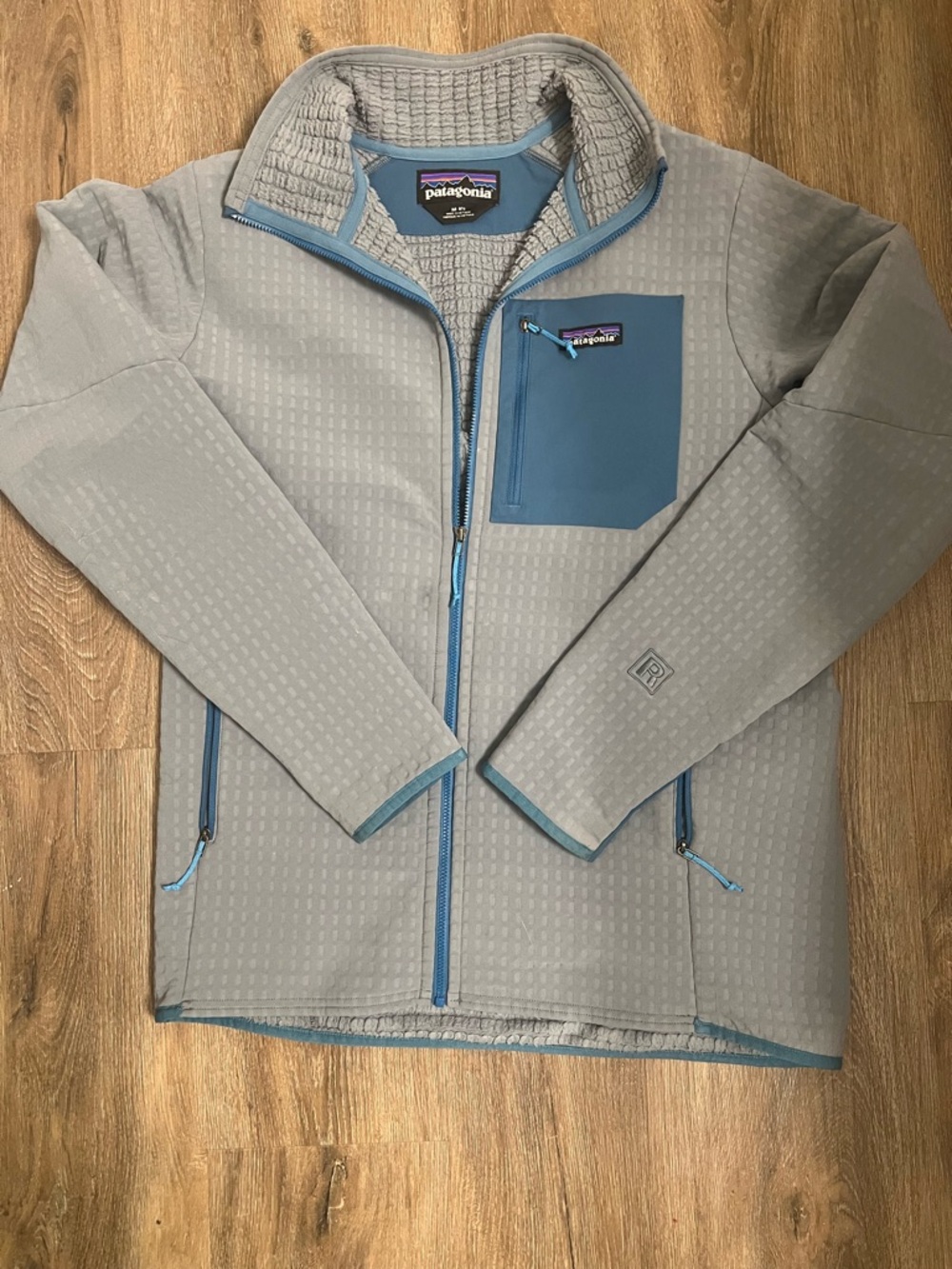 Patagonia Men’s R2 Light Gray/Blue